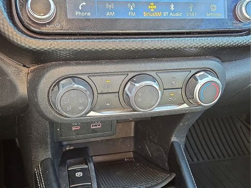 Used 2024 Nissan Kicks SV image 28