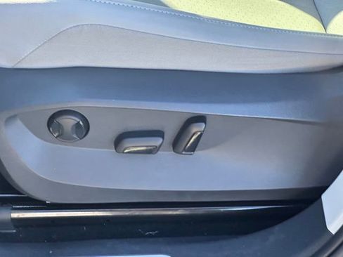 Used 2022 Volkswagen Tiguan SE R-Line image 27