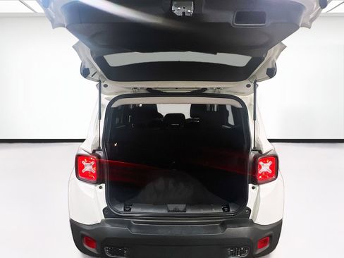 Used 2020 Jeep Renegade Latitude FWD image 14