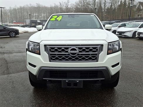 Used 2024 Nissan Frontier SV w/ Technology Package image 2