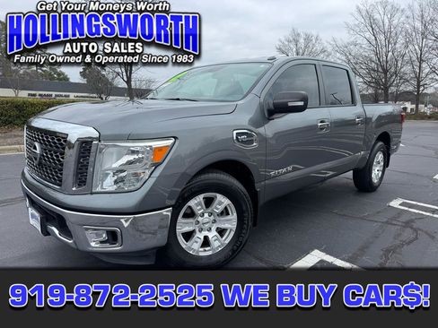 Used 2017 Nissan Titan SV image 1