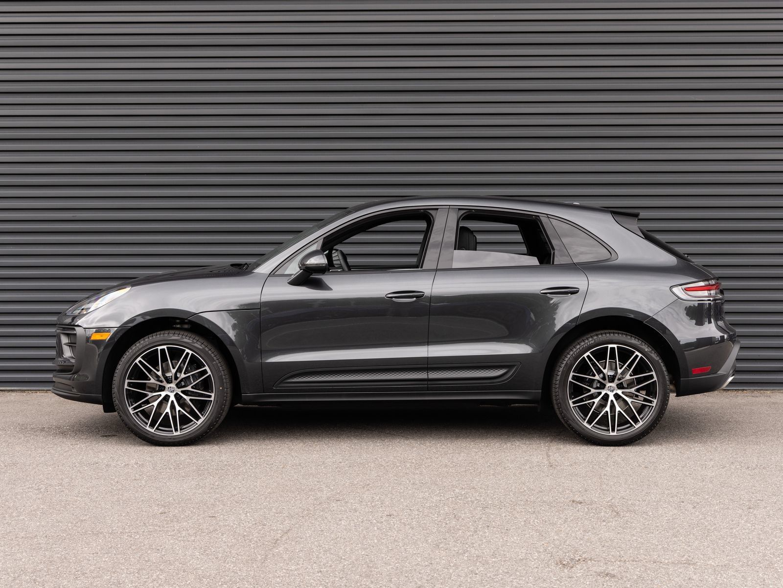 Certified 2026 Porsche Macan AWD/4WD image 2