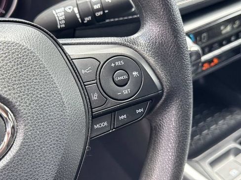 Used 2025 Toyota RAV4 XLE AWD/4WD image 30