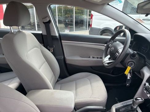 Used 2020 Hyundai Elantra SE FWD image 9