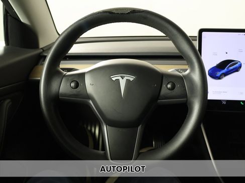 Used 2020 Tesla Model 3 Standard Range image 3