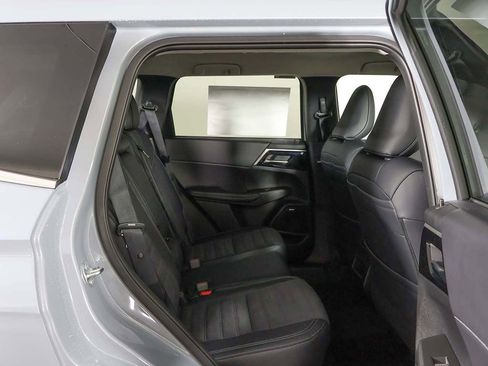 New 2026 Mitsubishi Outlander SE FWD image 31