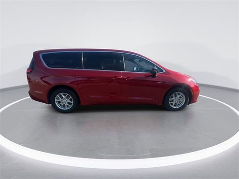 New 2026 Chrysler Pacifica Select image 9