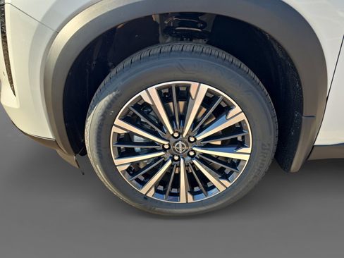 New 2026 Nissan Pathfinder Platinum image 9