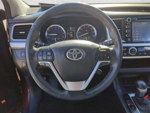 Used 2016 Toyota Highlander Limited image 16
