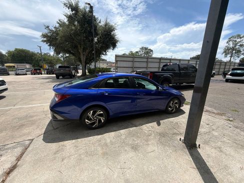 Used 2025 Hyundai Elantra SEL FWD image 7