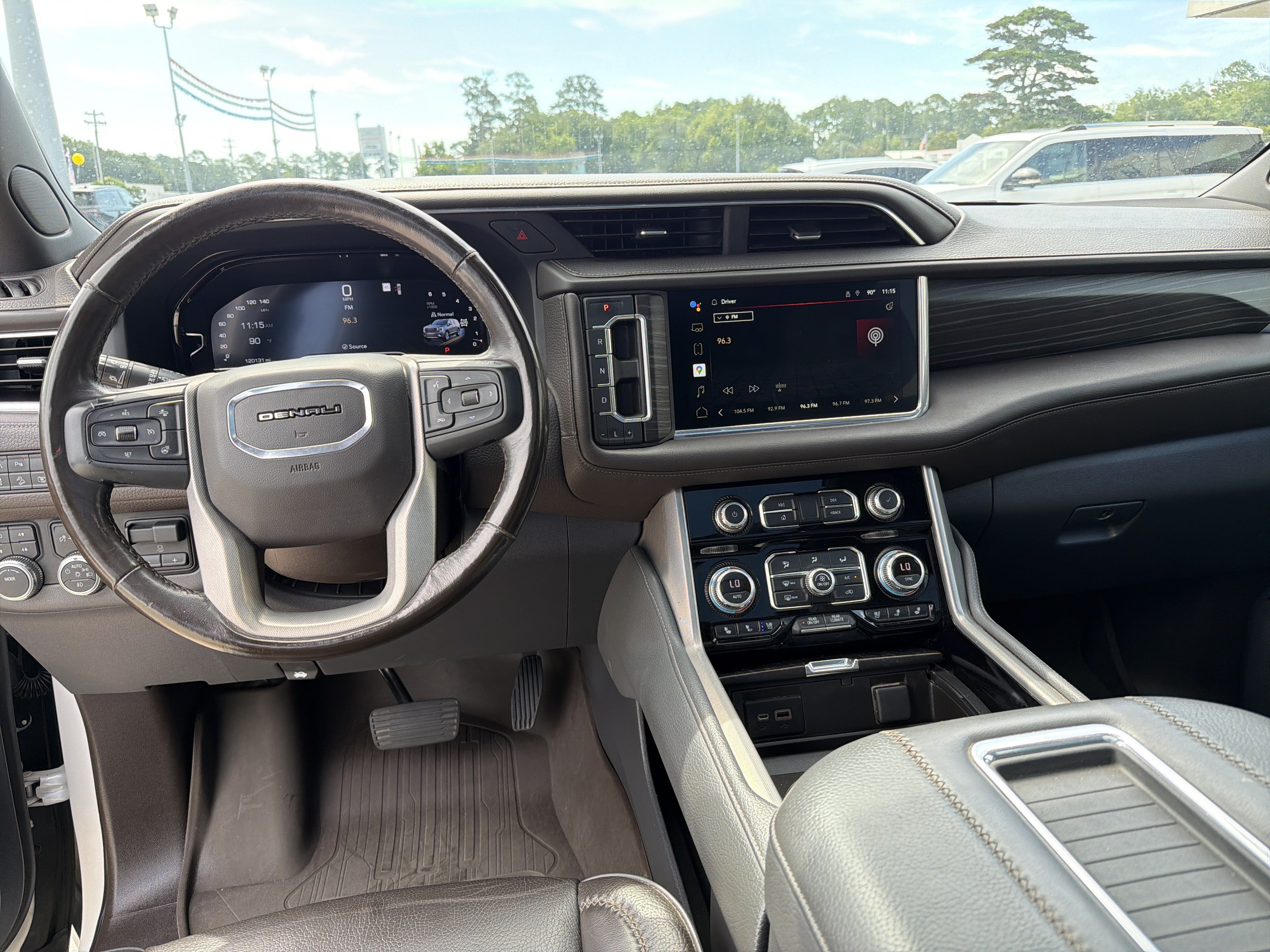 Used 2022 GMC Yukon XL Denali w/ Denali Premium Package AWD/4WD image 17