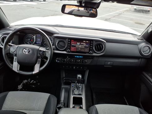 Used 2021 Toyota Tacoma TRD Sport w/ Technology Package image 15