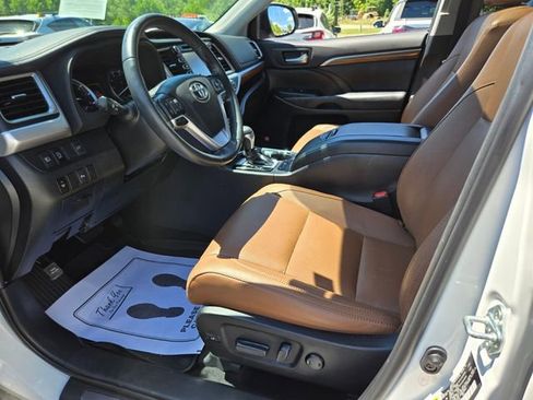 Used 2019 Toyota Highlander Limited AWD/4WD image 11
