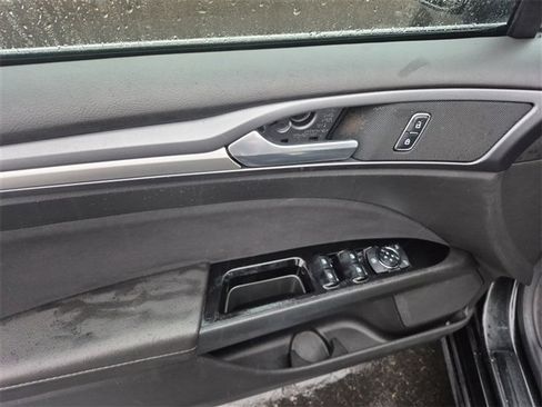 Used 2015 Ford Fusion SE image 20