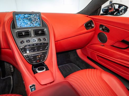 Used 2023 Aston Martin DB11 Coupe image 19