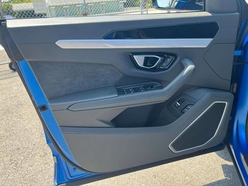 Used 2021 Lamborghini Urus image 24