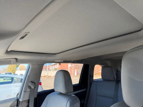 Used 2019 Toyota Highlander XLE image 23