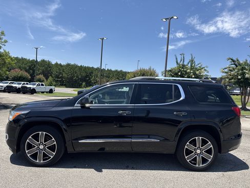Used 2019 GMC Acadia Denali w/ Technology Package AWD/4WD image 4