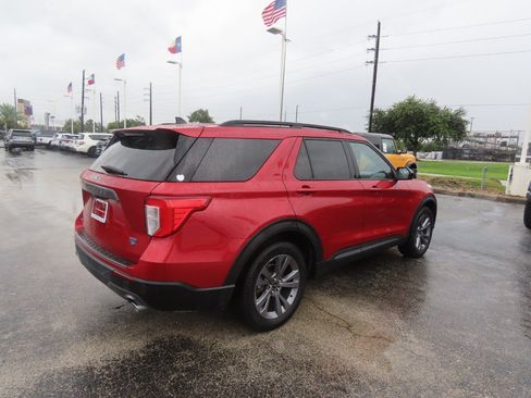 Used 2023 Ford Explorer XLT w/ Equipment Group 202A RWD image 11