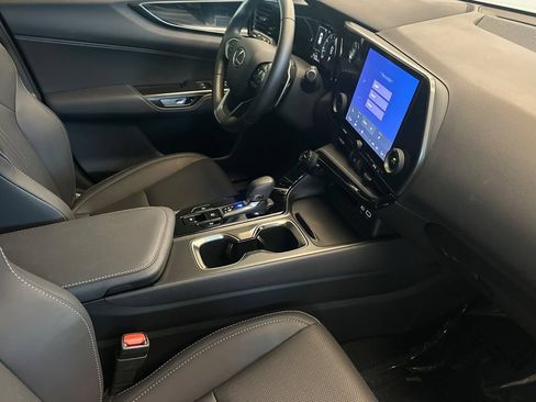 Used 2025 Lexus NX 250 FWD image 16