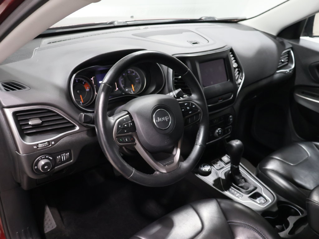 Used 2019 Jeep Cherokee Latitude Plus w/ Cold Weather Group AWD/4WD image 15