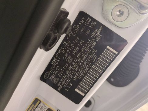 Used 2023 Hyundai Venue SEL FWD image 36