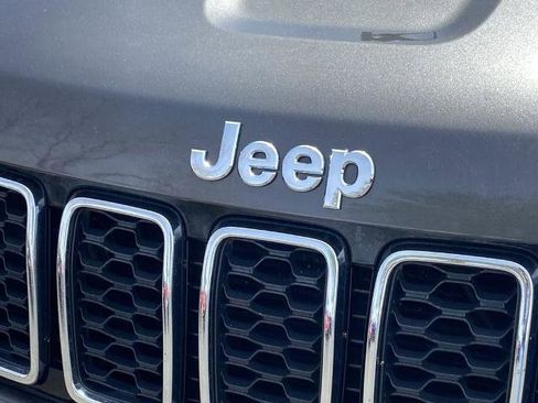 Used 2019 Jeep Grand Cherokee Laredo w/ 18" Wheel & 8.4" Radio Group AWD/4WD image 27