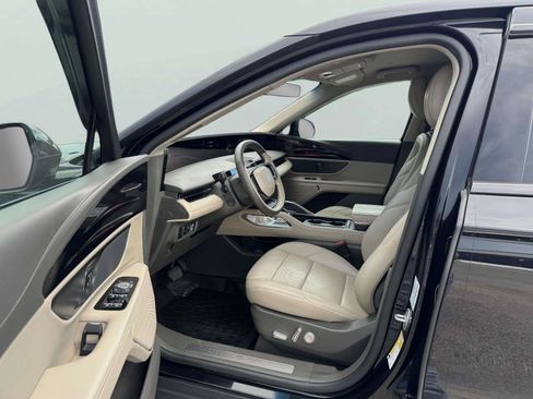 Used 2024 Lincoln Nautilus Premier AWD/4WD image 18