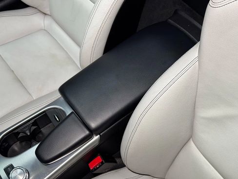 Used 2012 Mercedes-Benz SLK 350 image 21