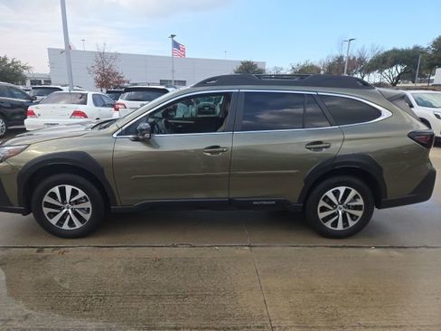 Used 2025 Subaru Outback Premium image 5