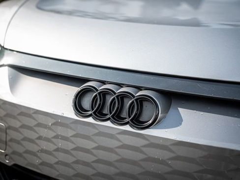 Used 2022 Audi e-tron GT Premium Plus image 19