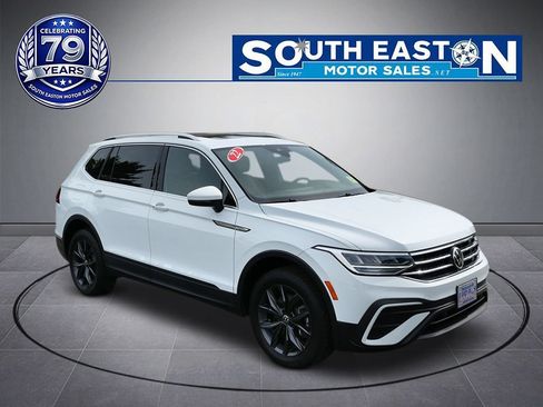 Used 2022 Volkswagen Tiguan SE AWD/4WD image 2
