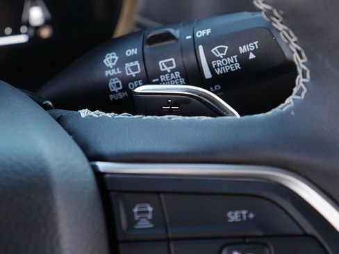 Used 2025 Jeep Grand Cherokee Altitude image 33