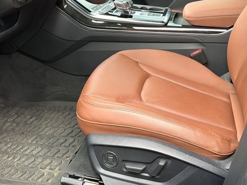Used 2023 Audi Q8 Premium Plus image 12