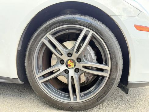 Used 2018 Porsche Panamera 4 w/ Premium Package AWD/4WD image 34