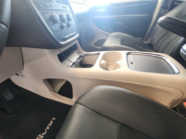 Used 2017 Dodge Grand Caravan SXT FWD image 22