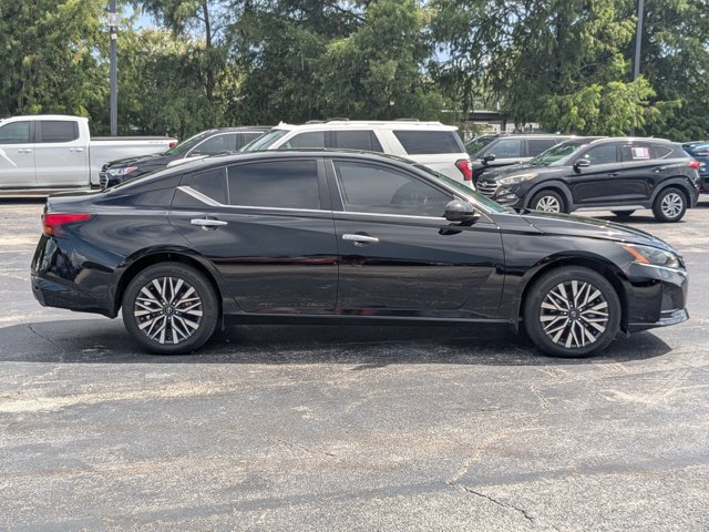 Used 2024 Nissan Altima 2.5 SV w/ SV Premium Package AWD/4WD image 4