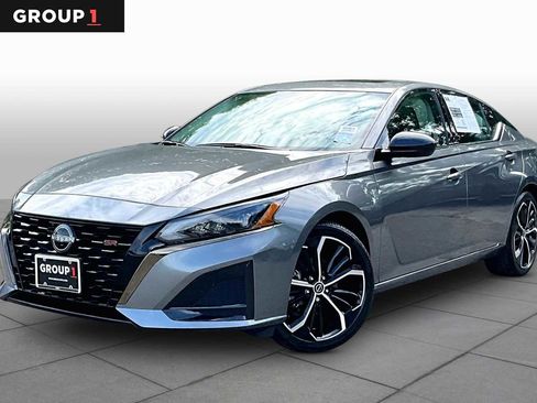Used 2024 Nissan Altima 2.5 SR w/ SR Premium Package FWD image 1