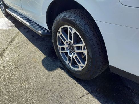 Used 2025 Ford Expedition Active AWD/4WD image 11