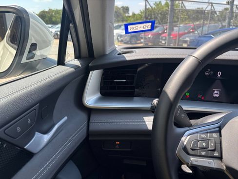 Used 2026 Volkswagen Tiguan SE AWD/4WD image 35