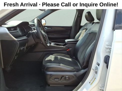 Used 2023 Jeep Grand Cherokee Altitude image 13