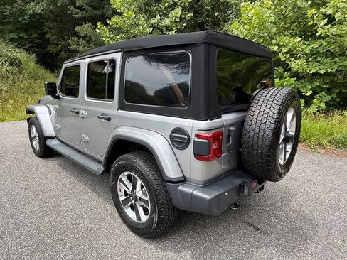 Used 2019 Jeep Wrangler Unlimited Sahara AWD/4WD image 8