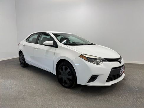 Used 2015 Toyota Corolla LE image 2