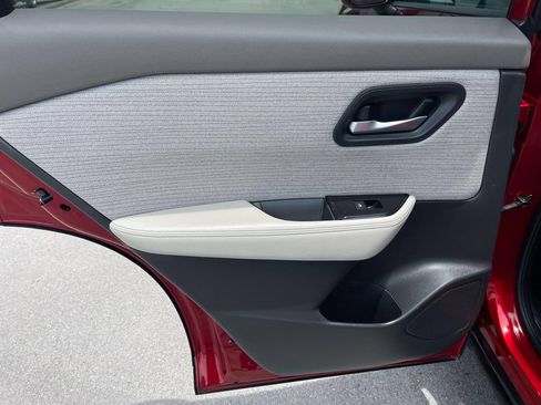 Used 2022 Nissan Rogue SV FWD image 25