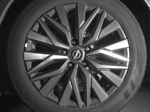 Used 2025 Nissan Altima 2.5 SV FWD image 14