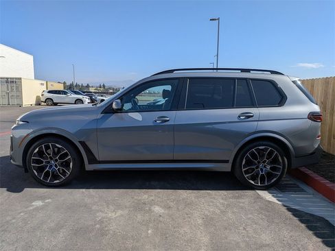 Used 2023 BMW X7 xDrive40i w/ M Sport Package image 9
