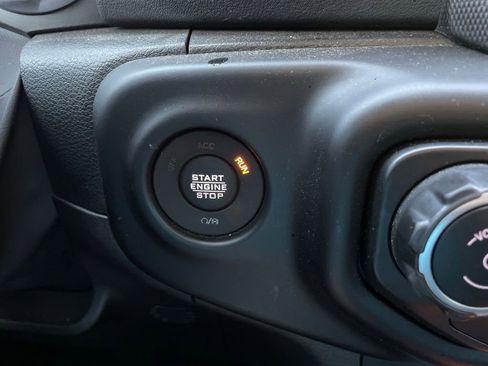 Used 2023 Jeep Gladiator Overland AWD/4WD image 31