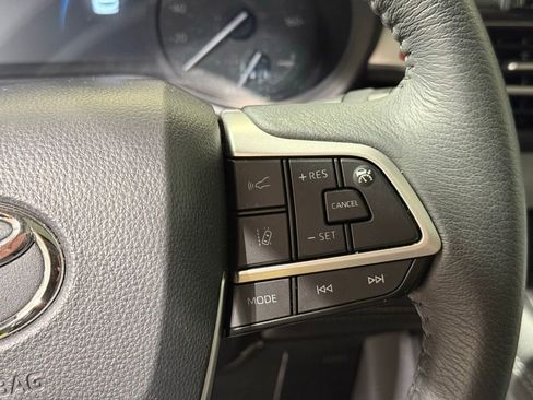 Used 2025 Toyota Sienna XLE w/ XLE Plus Package FWD image 27