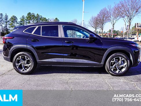 Used 2025 Chevrolet Trax LT w/ LT Convenience Package image 10