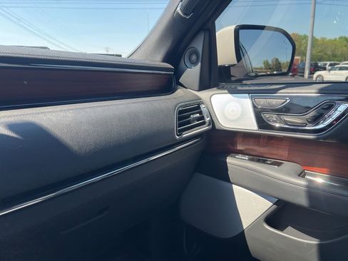 Used 2024 Lincoln Navigator L Reserve image 17